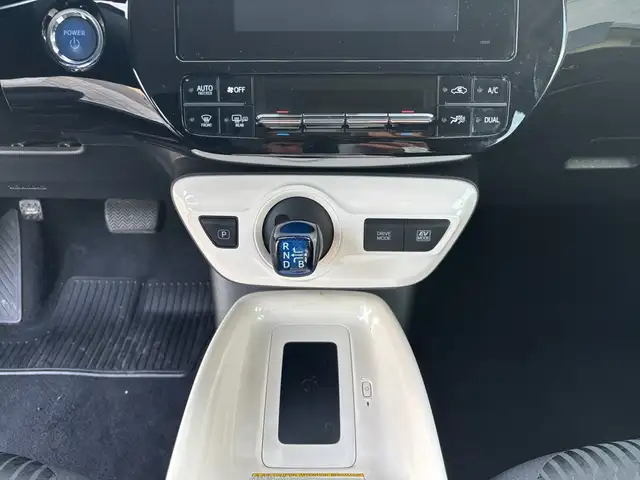 Toyota Prius view 11