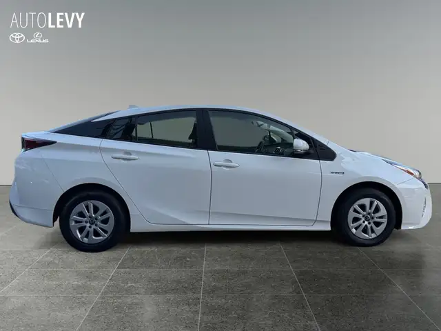 Toyota Prius view 6