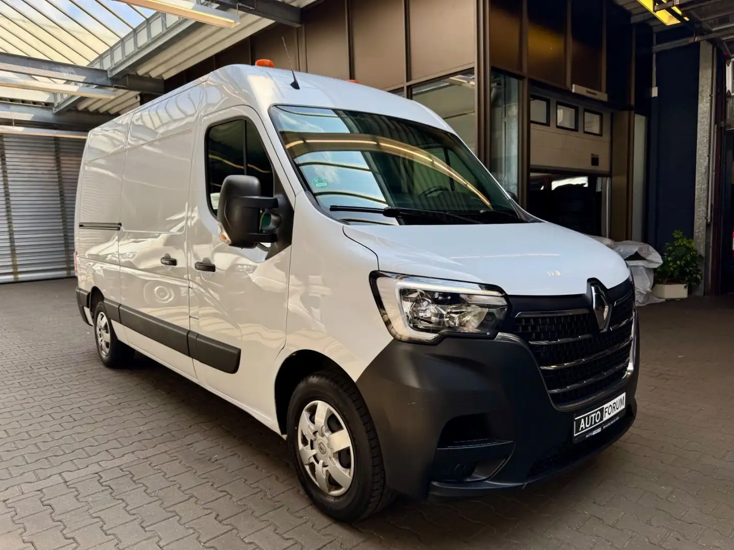 Renault Master 2.3 dCi L2H2 NAVI KLIMA AHK REGALE AHK Weiß - 2