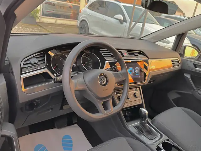 Volkswagen Touran view 9