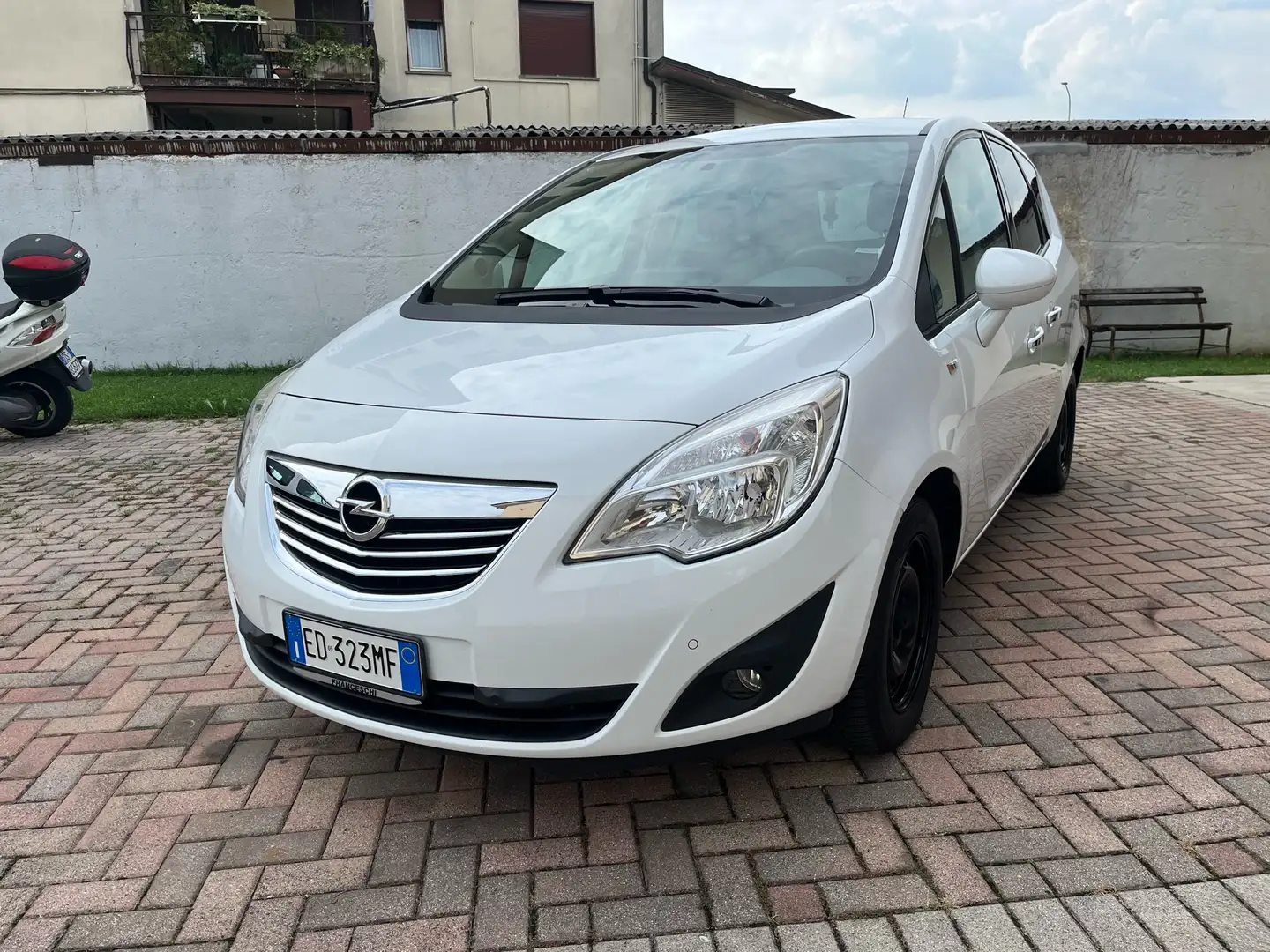 Opel Meriva 1.4t Cosmo 120cv Weiß - 1