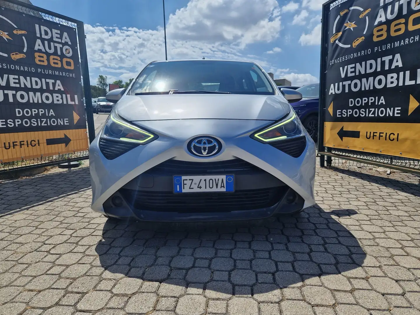 Toyota Aygo x-business PROMO FINANZIAMENTO Argento - 2