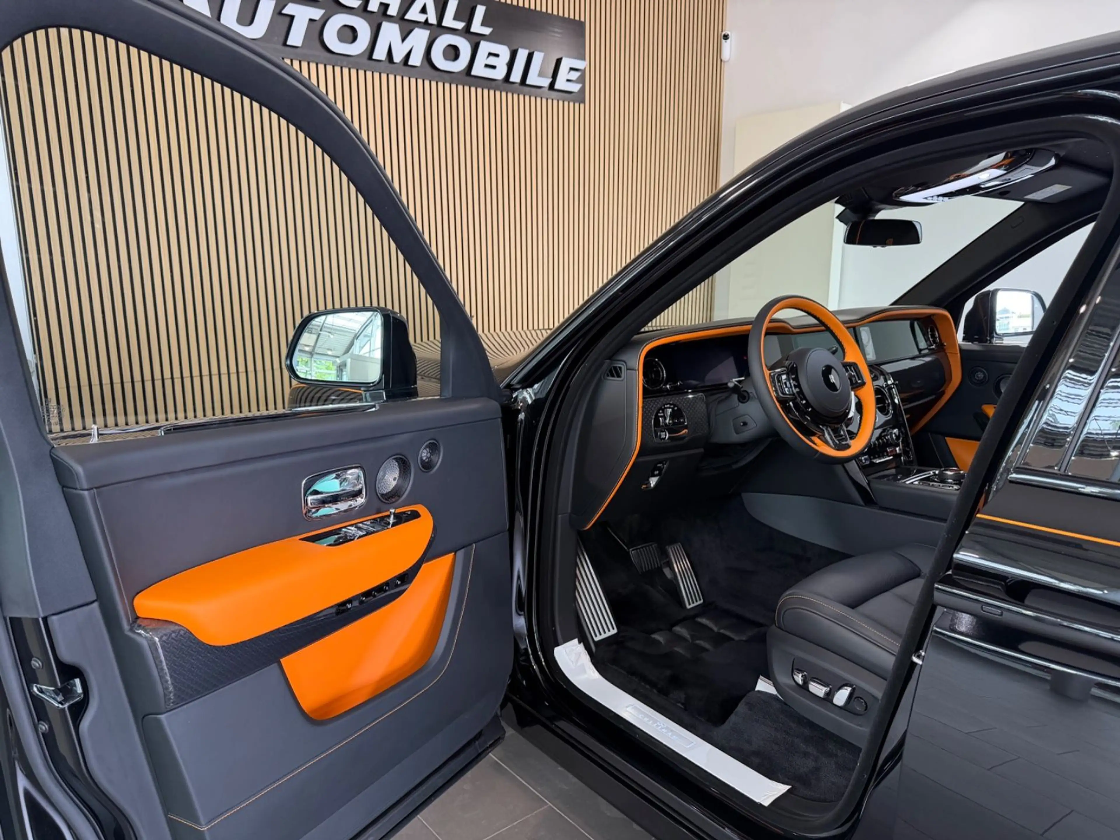 Rolls-Royce Cullinan Black Badge Series II *Prod.26/5-Seats* — photo 10