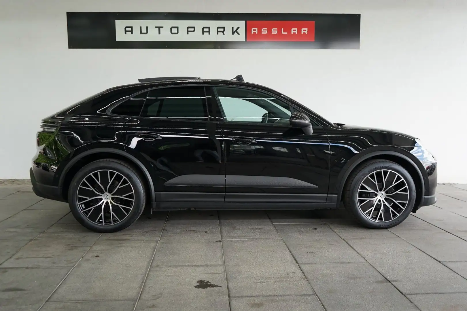Porsche Macan Electric *2025l/LUFT/PANO/P-DISPLAY/BOSE/ Schwarz - 2