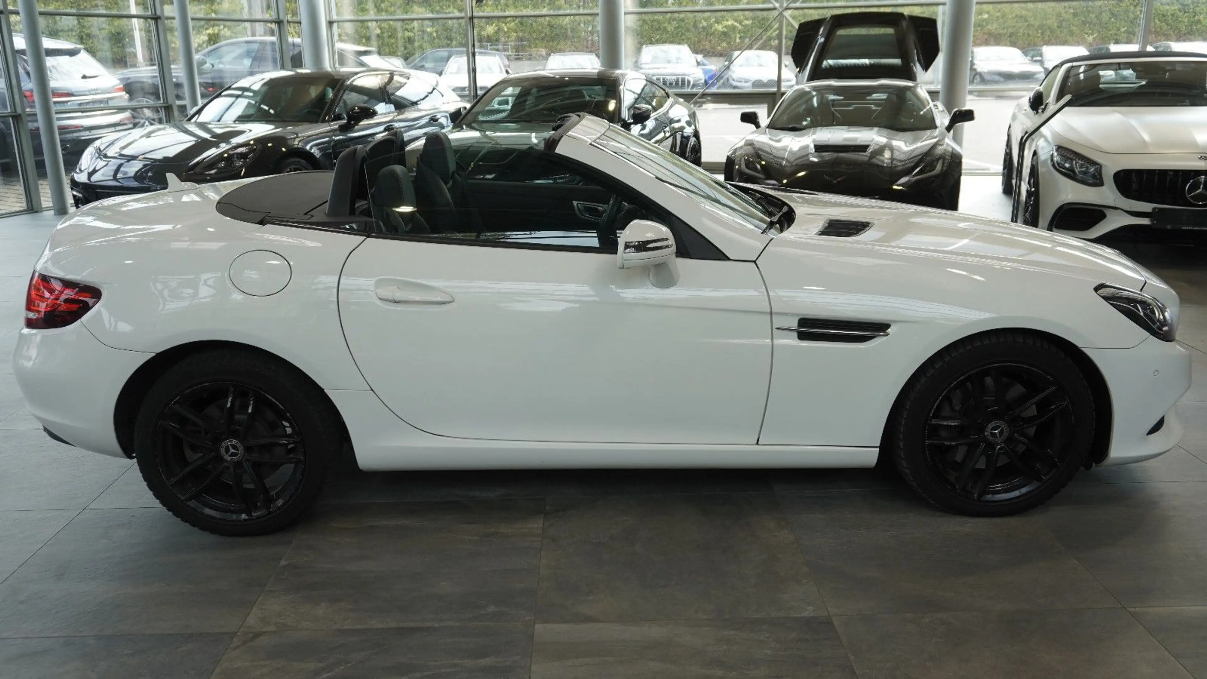 Mercedes-Benz SLC 200 Roadster*PANO*SHZ*LEDER*PDC — photo 9