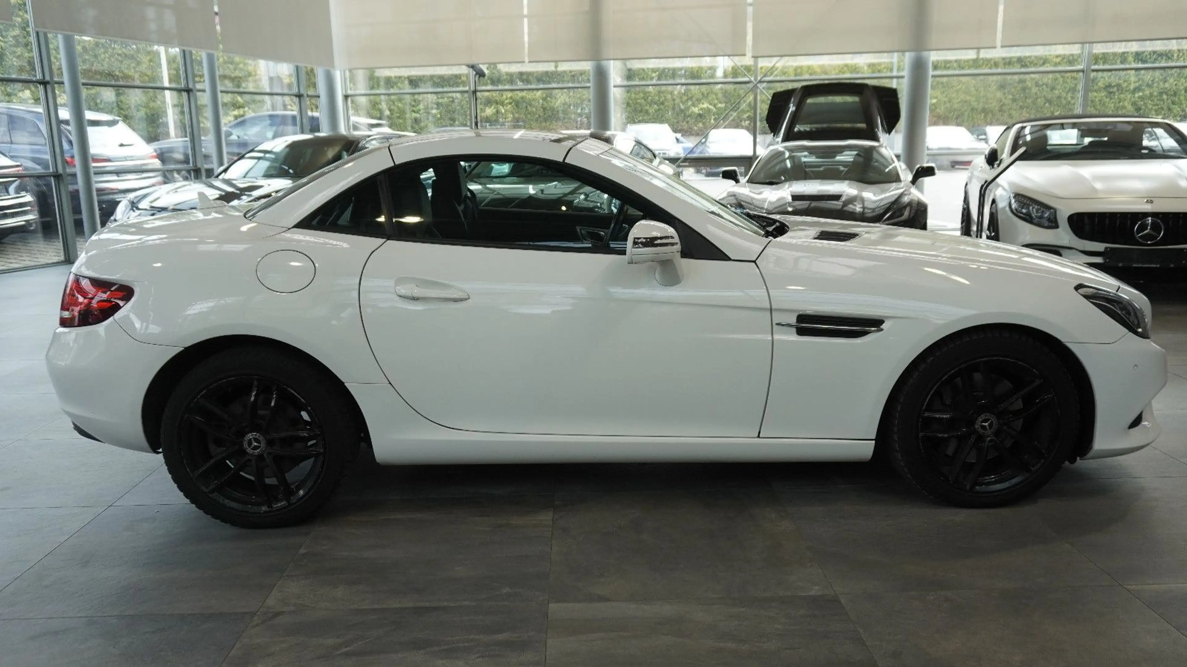 Mercedes-Benz SLC 200 Roadster*PANO*SHZ*LEDER*PDC — photo 5
