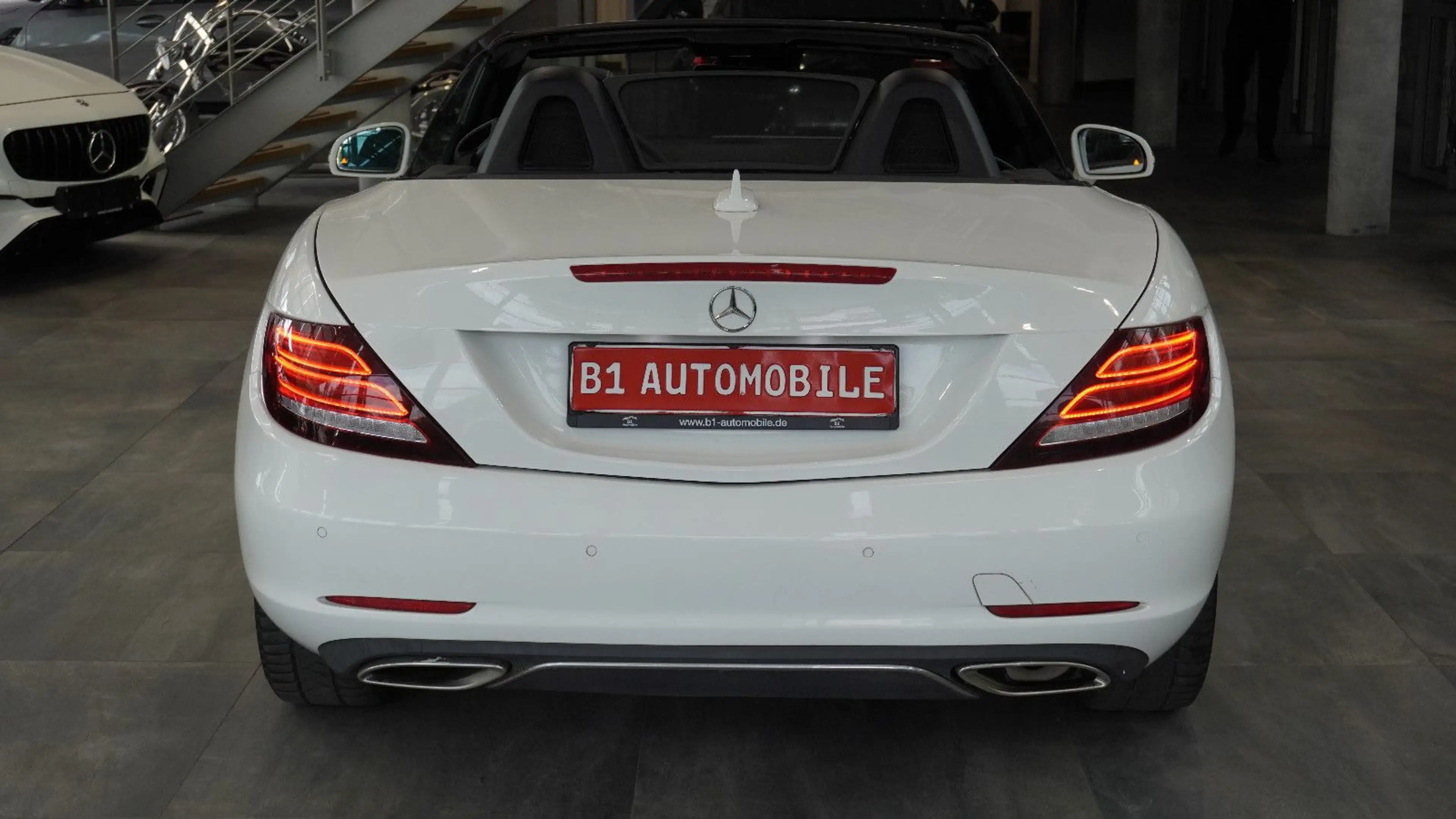 Mercedes-Benz SLC 200 Roadster*PANO*SHZ*LEDER*PDC — photo 10