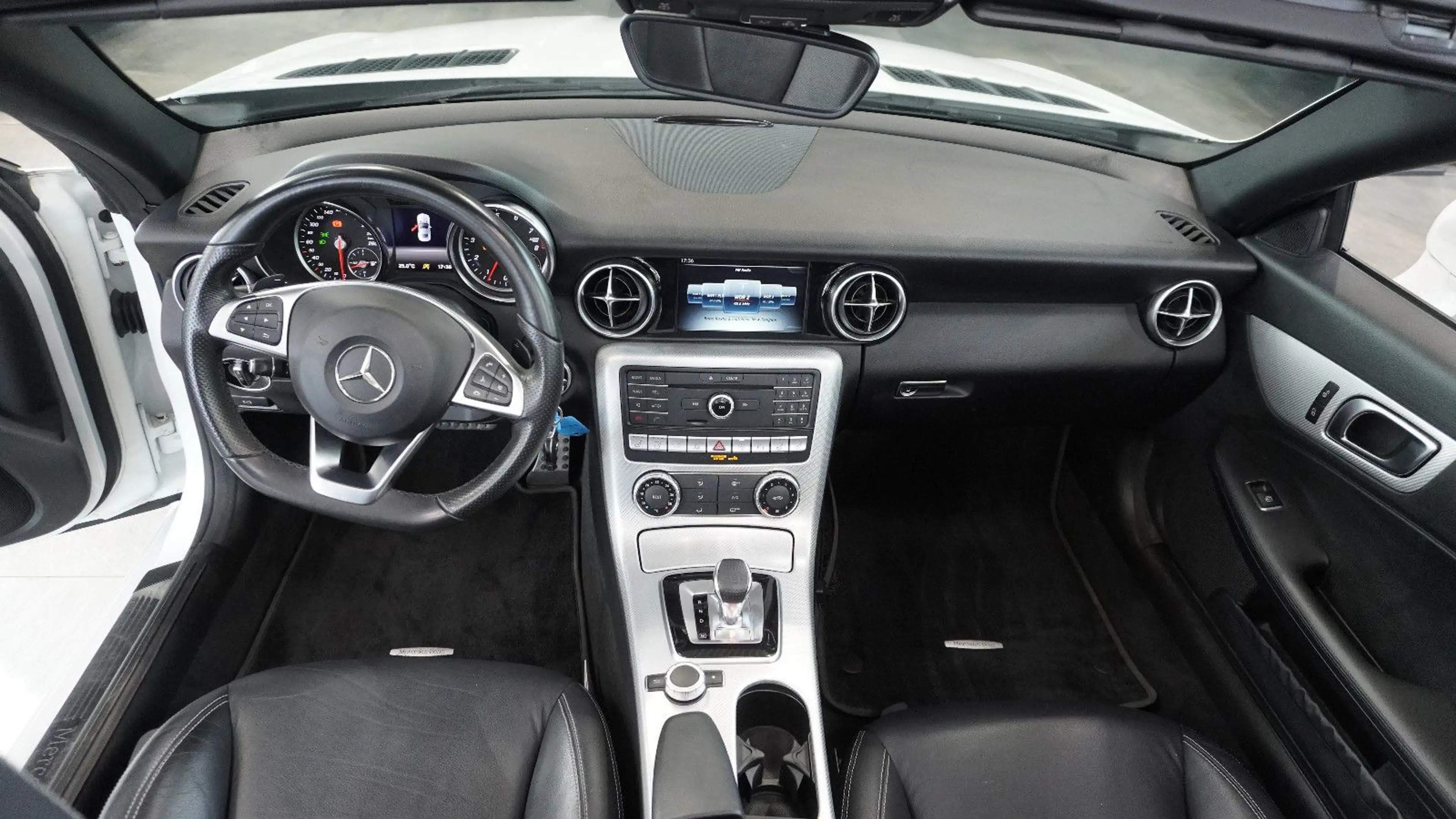 Mercedes-Benz SLC 200 Roadster*PANO*SHZ*LEDER*PDC — photo 12