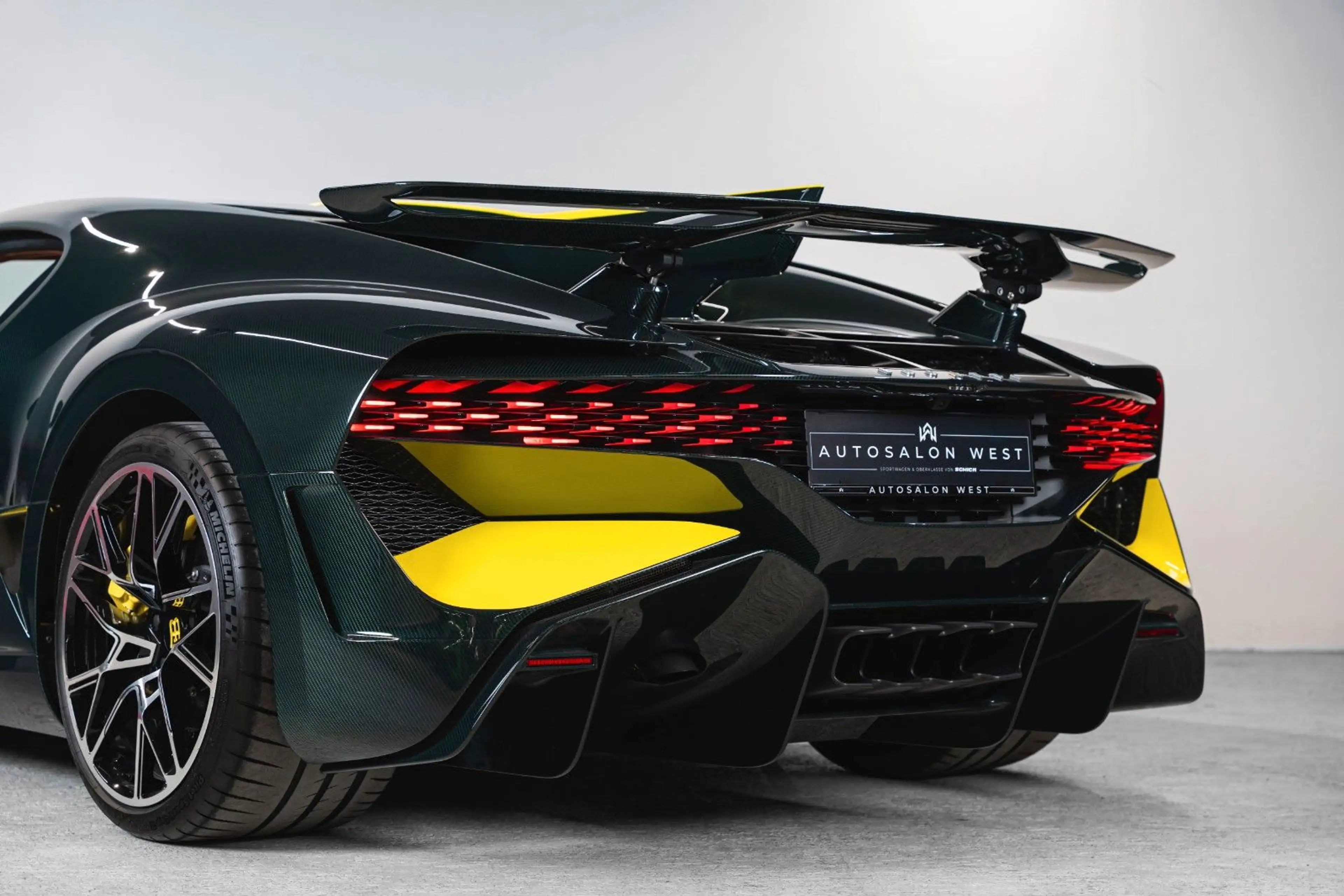 Bugatti DIVO | 1of5 EXPOSEDCARBON | 1of40|  READY CAR | — photo 12
