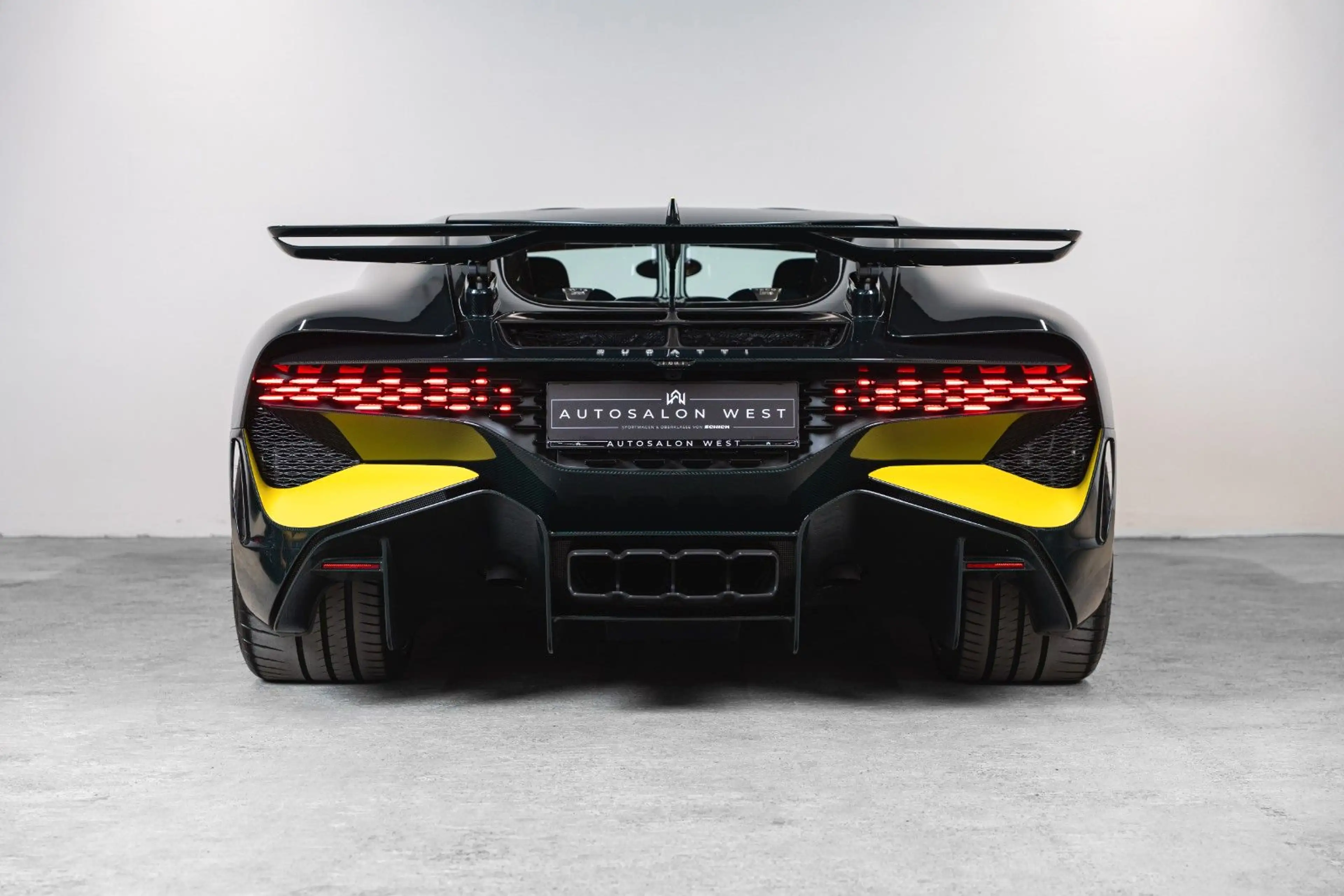 Bugatti DIVO | 1of5 EXPOSEDCARBON | 1of40|  READY CAR | — photo 8