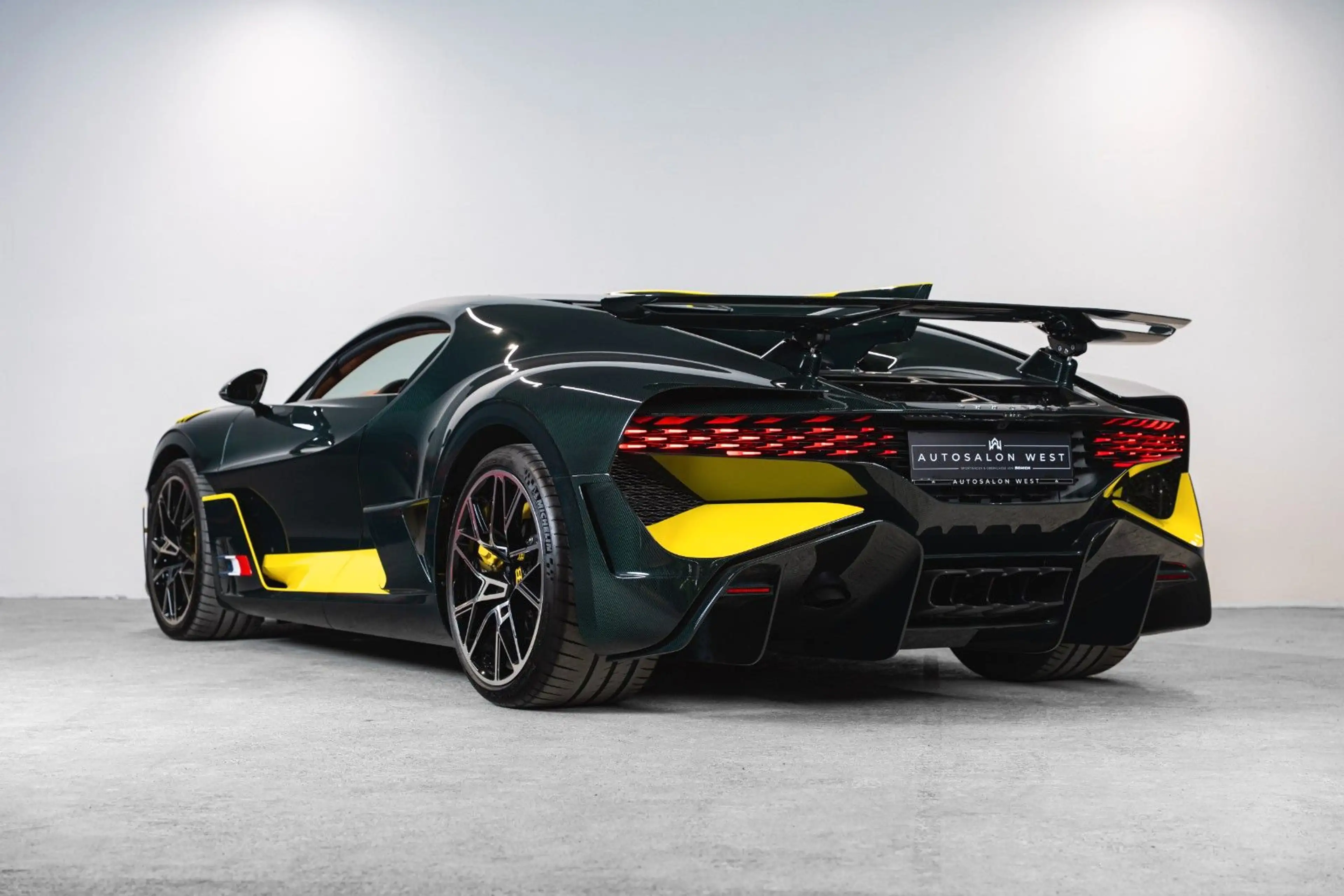 Bugatti DIVO | 1of5 EXPOSEDCARBON | 1of40|  READY CAR | — photo 10