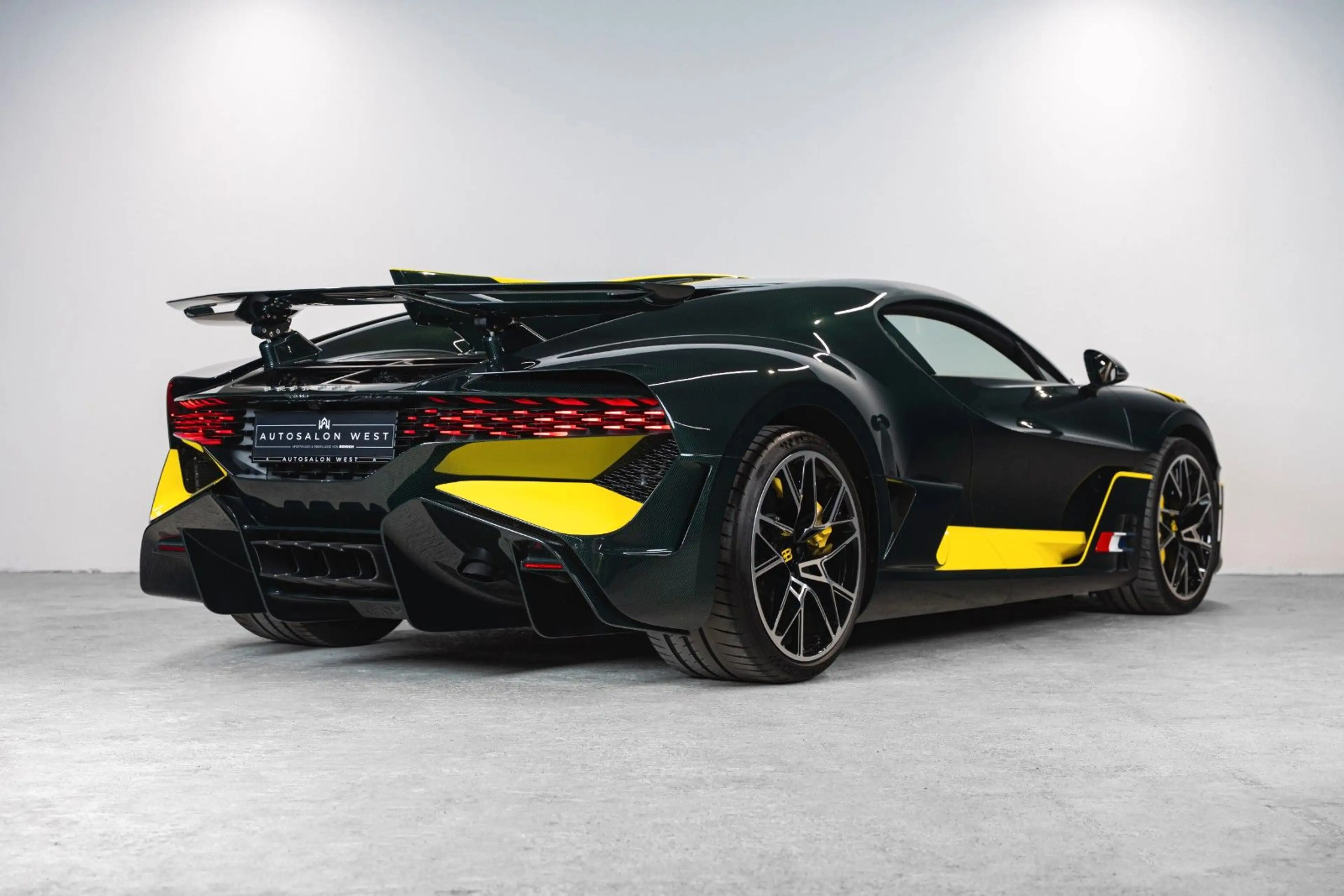 Bugatti DIVO | 1of5 EXPOSEDCARBON | 1of40|  READY CAR | — photo 9