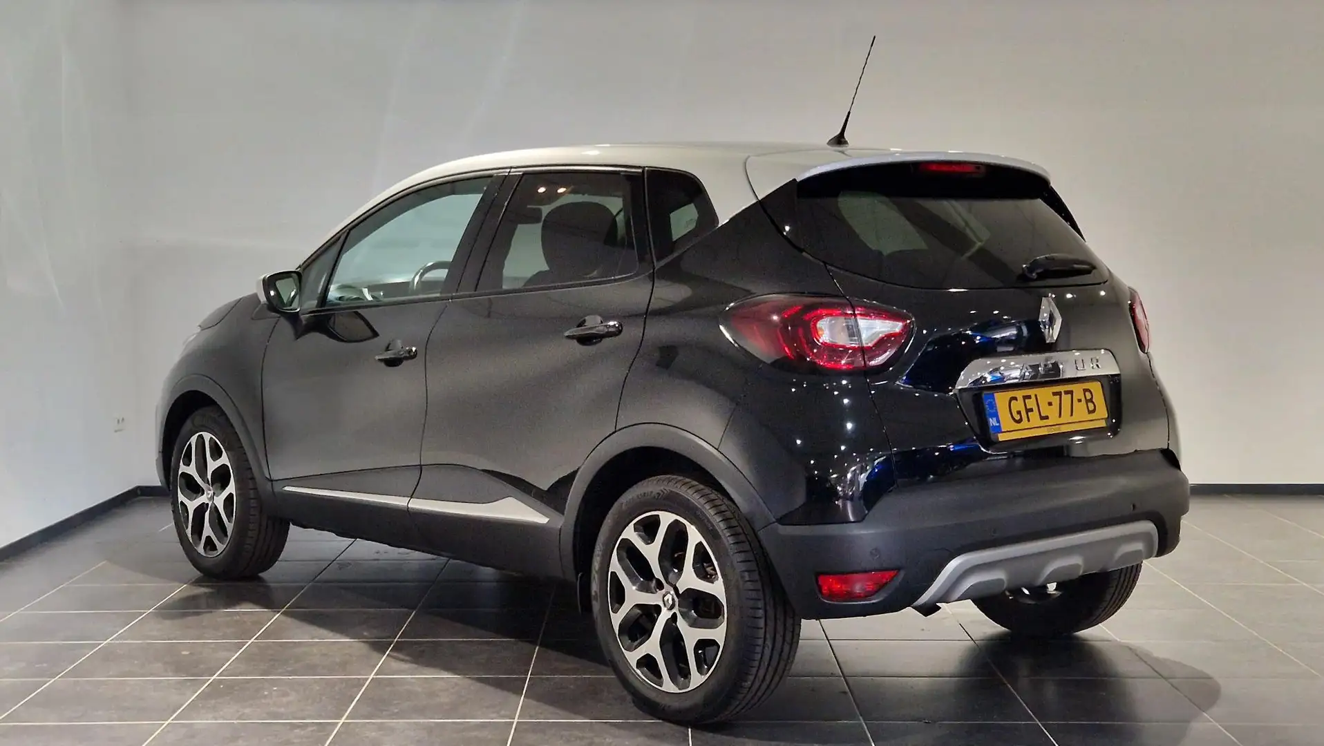 Renault Captur 0.9 TCe 90 Intens | Camera | Parkeersensoren | Sto Zwart - 2