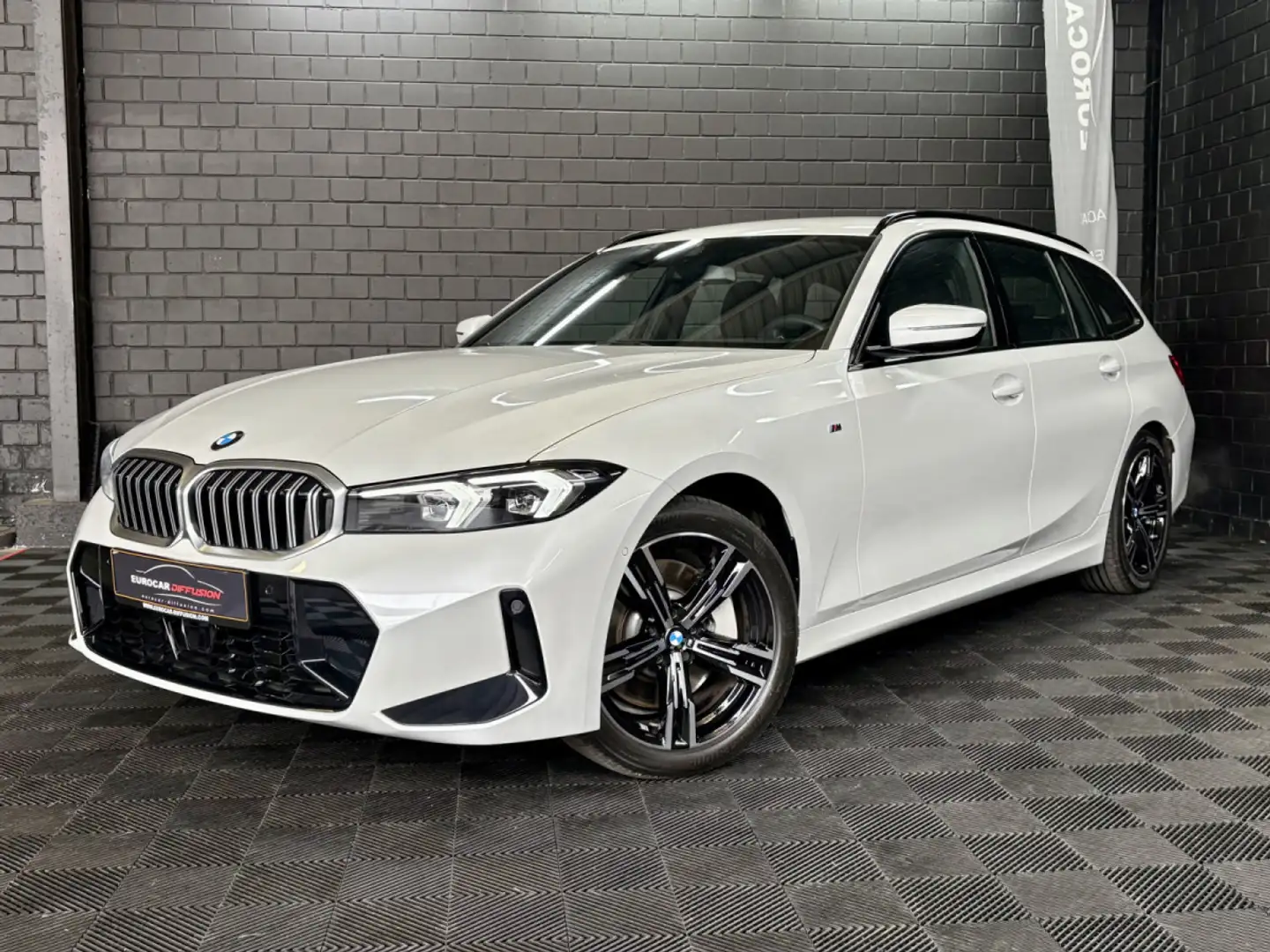 BMW 330 330i xDrive M-Sport Touring 245CV *Hayon*ACC*Siège Blanc - 1