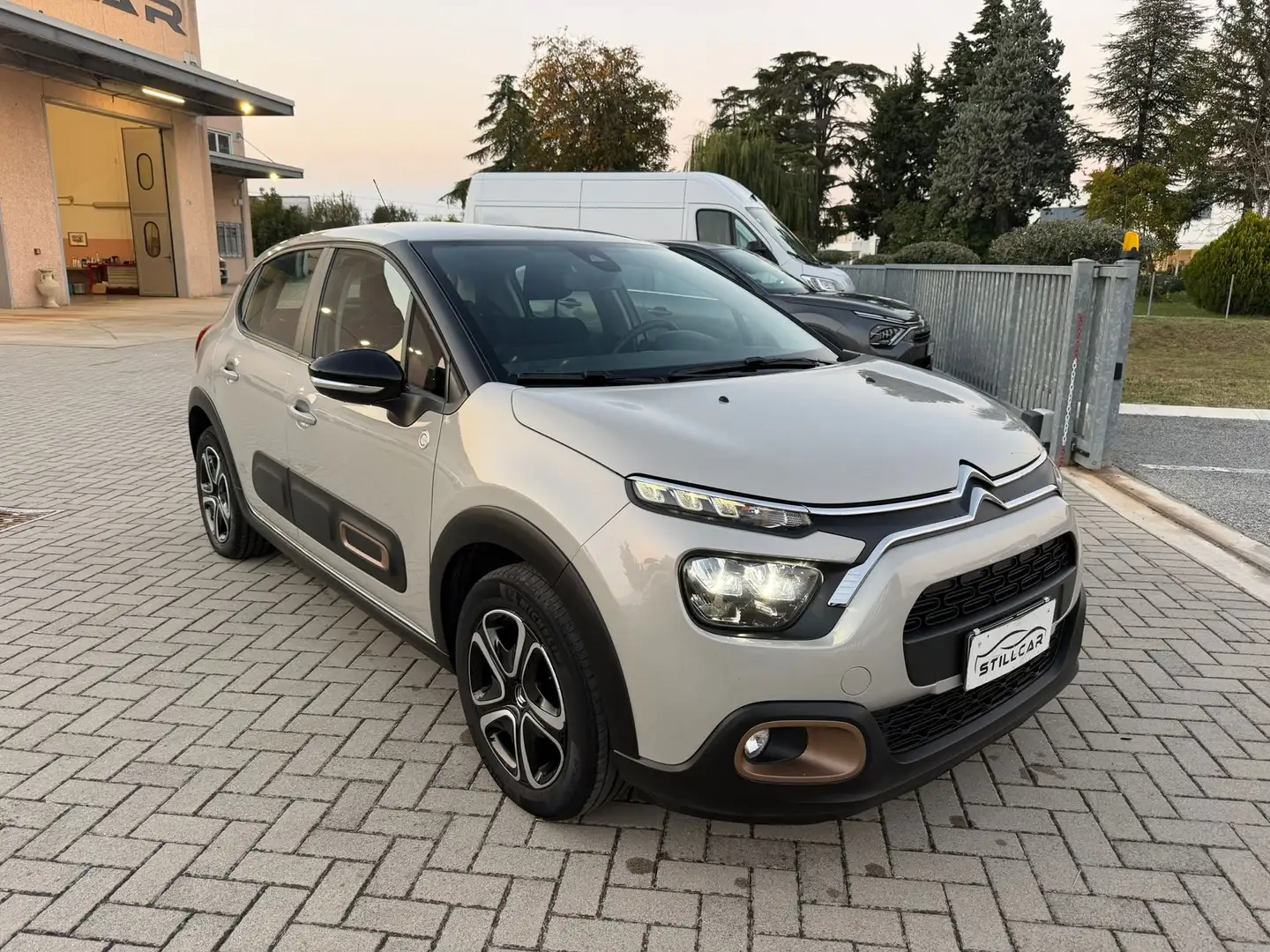 Citroen C3 C3 III 2017 1.2 puretech Shine Grigio - 1