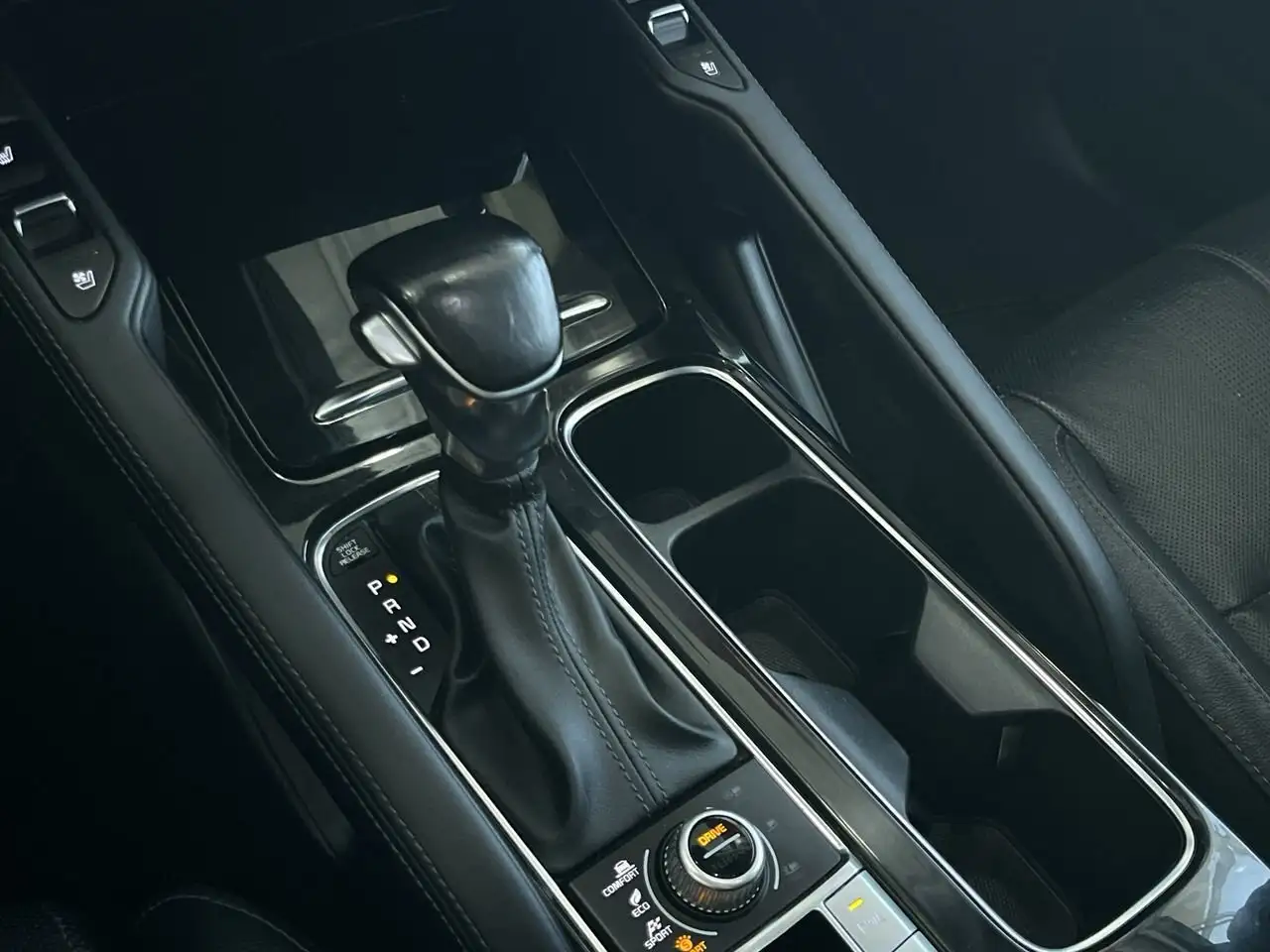 Kia Telluride снимка Kia Telluride