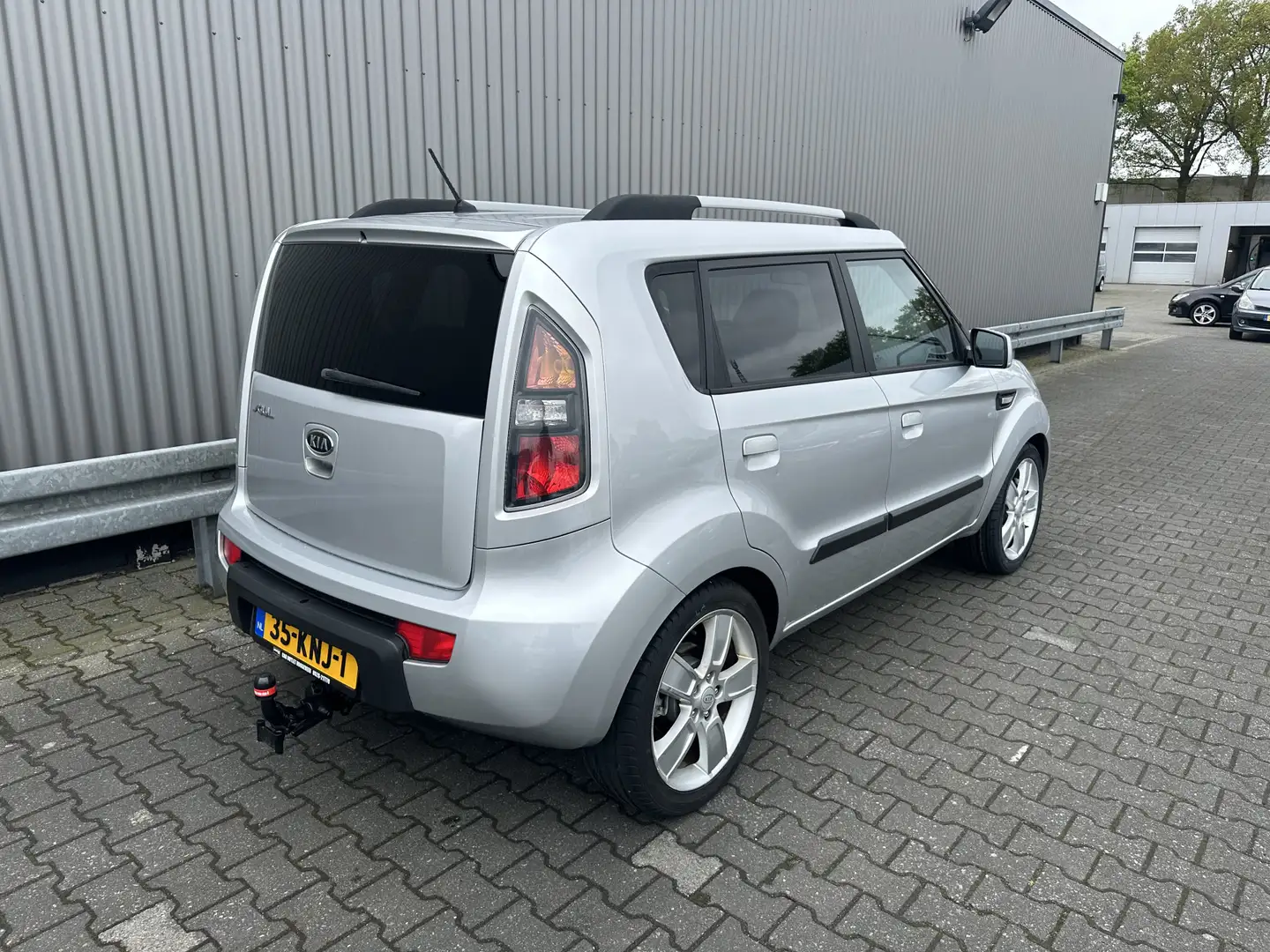 Kia Soul 1.6 X-ecutive 128Dkm.NAP, Airconditioning, LM, Tre Šedá - 2