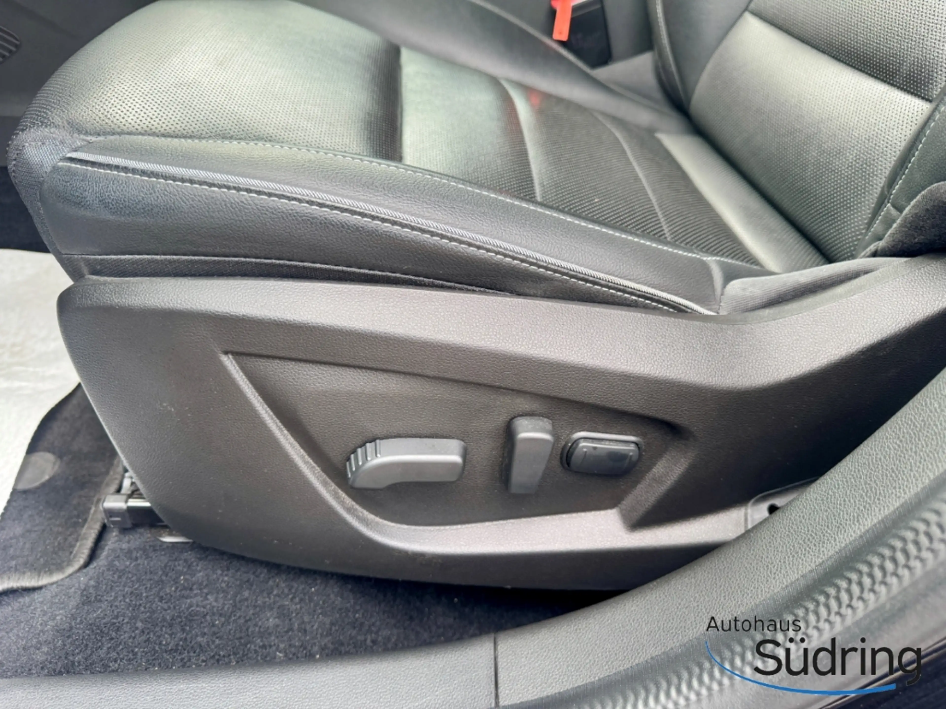 Renault Arkana 1,3 TCe140 Intens AHK Navi Leder LED ACC — photo 8