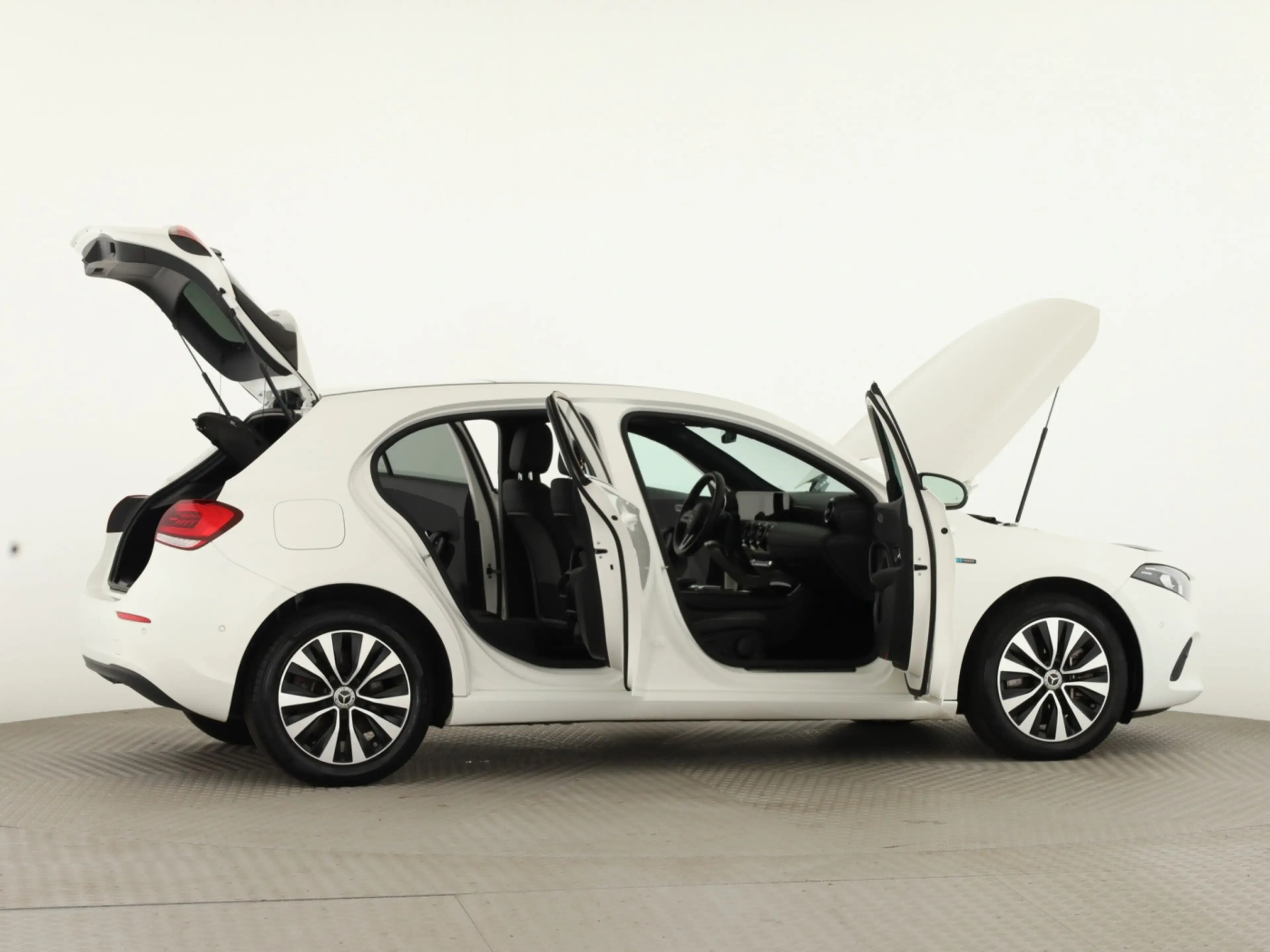 Mercedes-Benz A 250 e *Panorama*AHK*Multibeam*PTS*Kamera*Navi* — photo 8