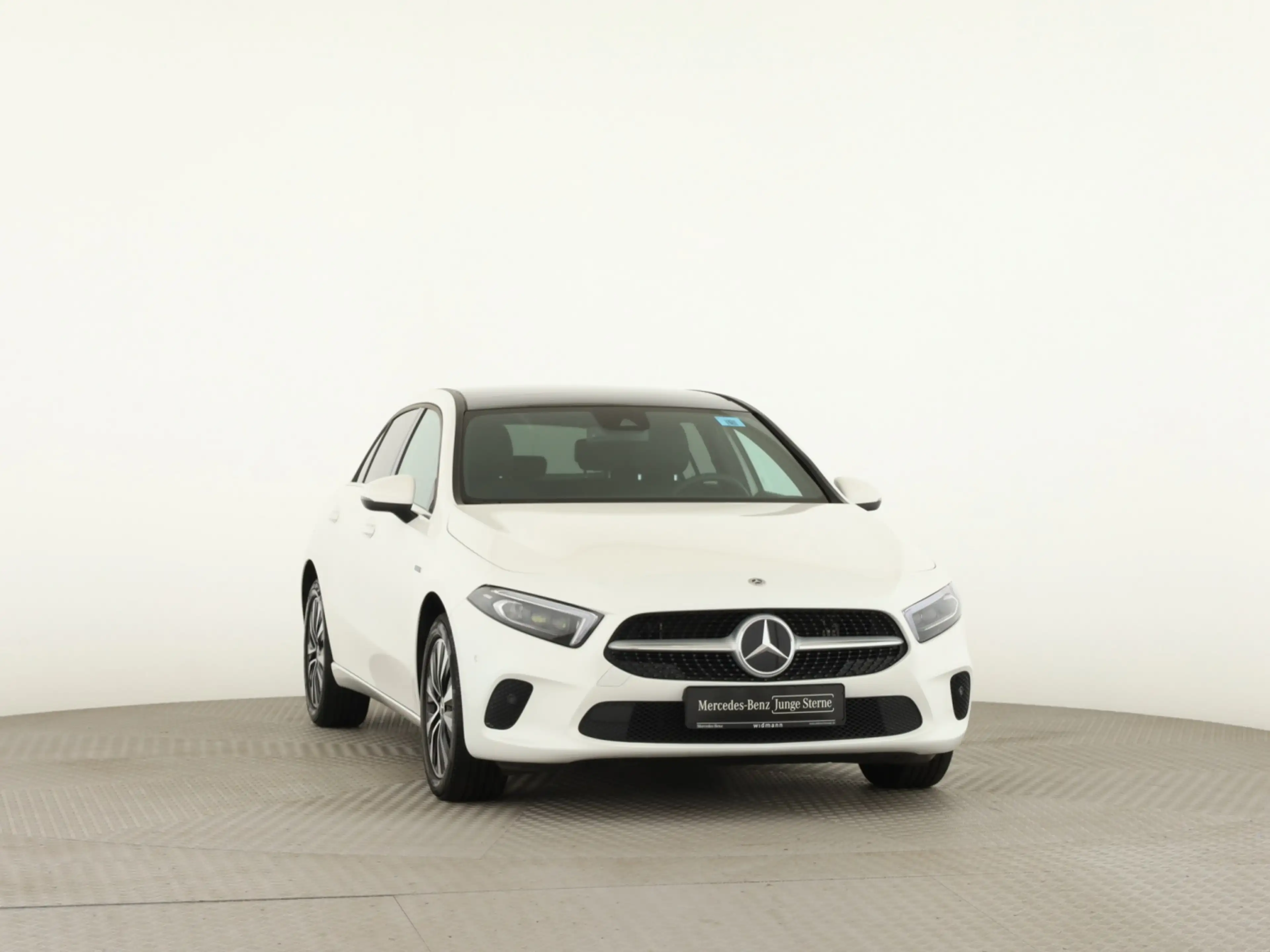 Mercedes-Benz A 250 e *Panorama*AHK*Multibeam*PTS*Kamera*Navi* — photo 3