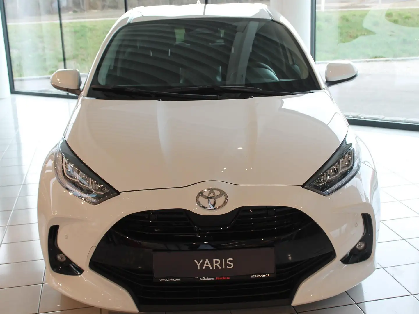 Toyota Yaris Yaris 1,5 VVT-i Hybrid Active Drive Safety Paket! Weiß - 1