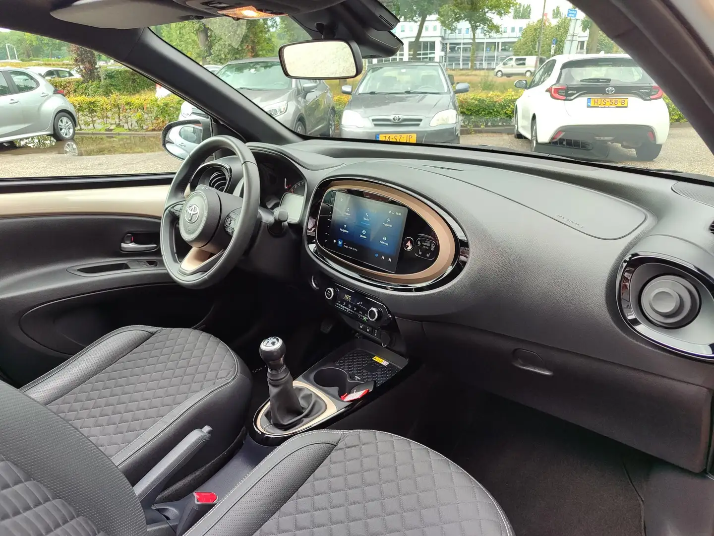 Toyota Aygo X 1.0 VVT-i MT PREMIUM CABRIO KEYLESS STOELVERW CAME Beige - 2