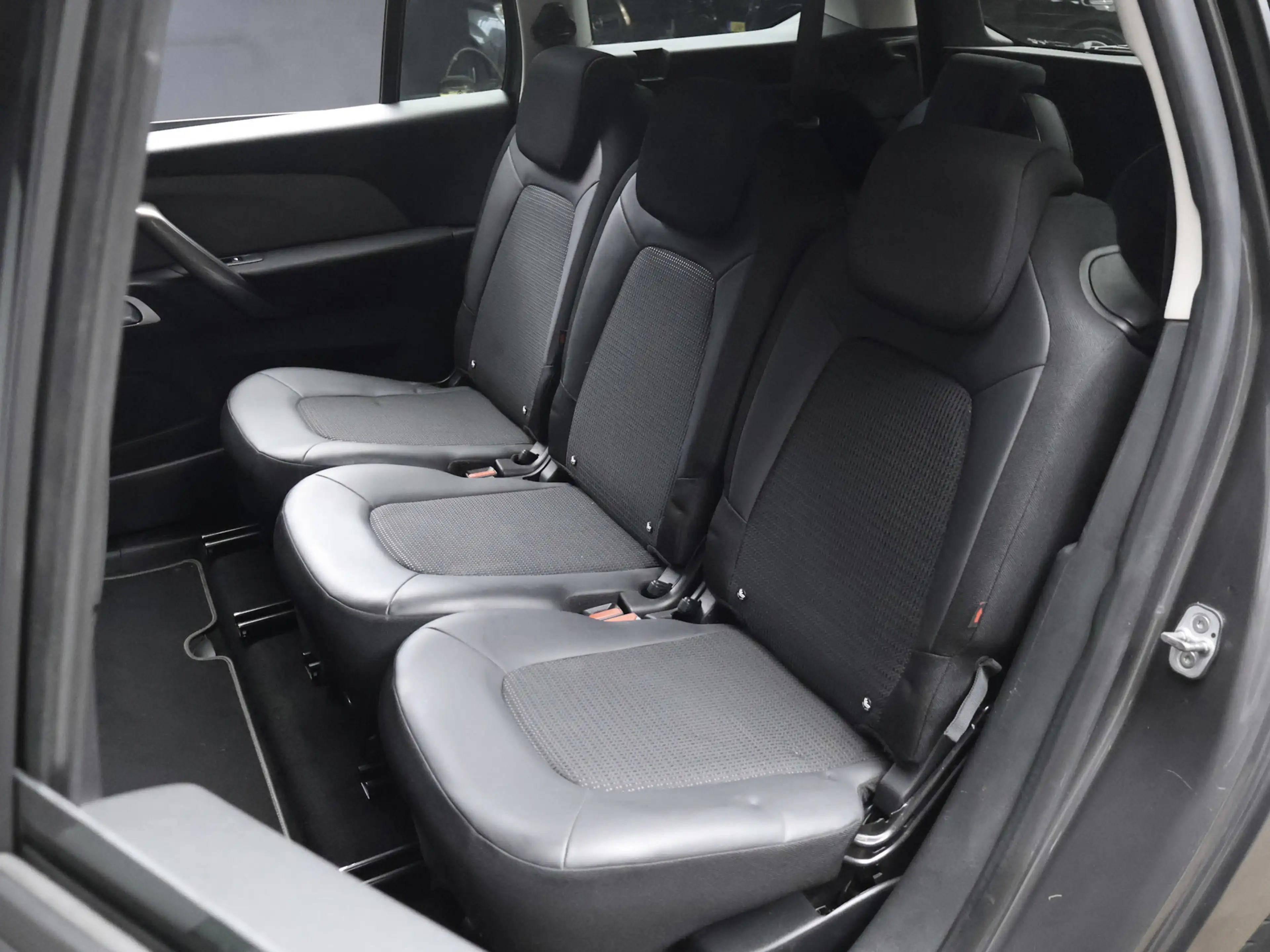 Citroen Grand C4 SpaceTourer 1.2 PureTech Shine Sport (APPLE CARPLAY,NAVI,CAMER — photo 27