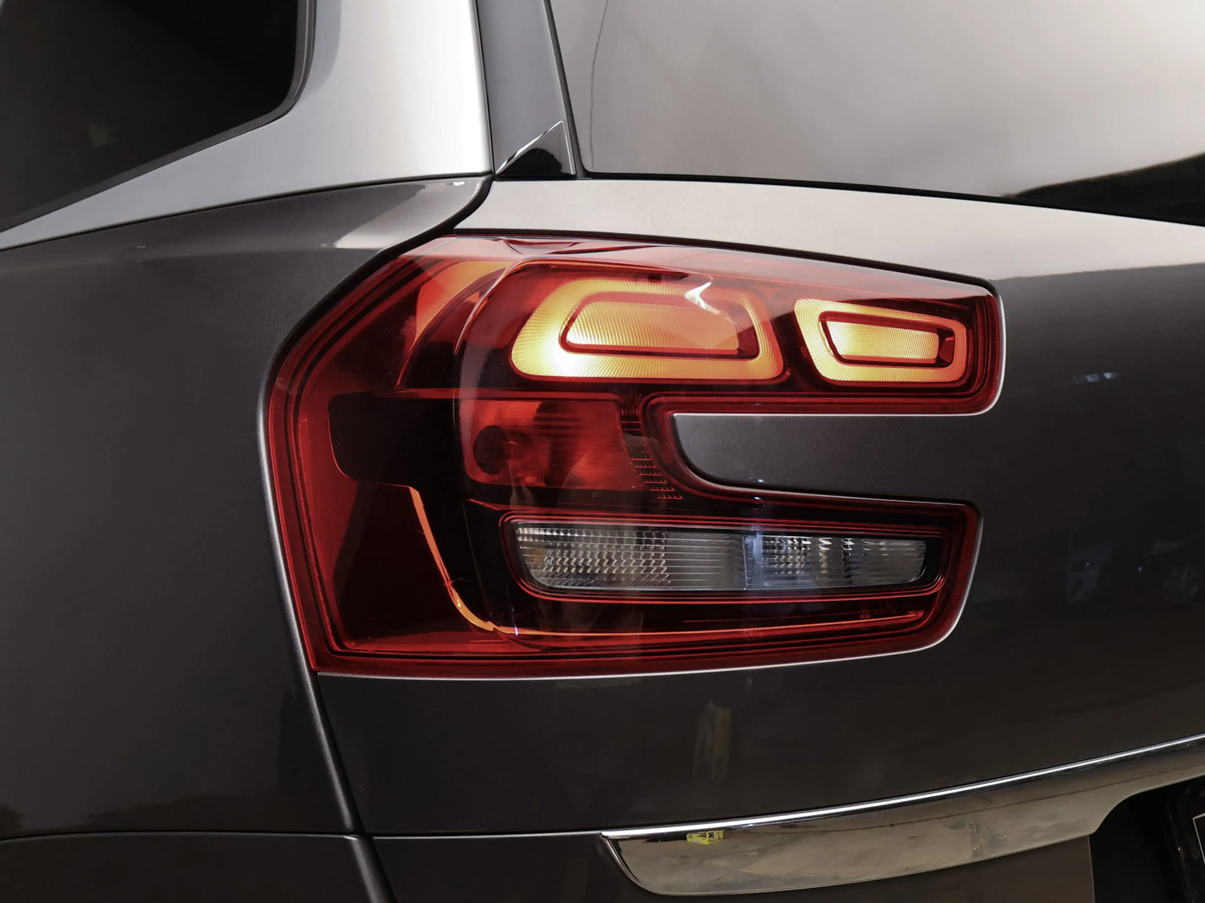 Citroen Grand C4 SpaceTourer 1.2 PureTech Shine Sport (APPLE CARPLAY,NAVI,CAMER — photo 32