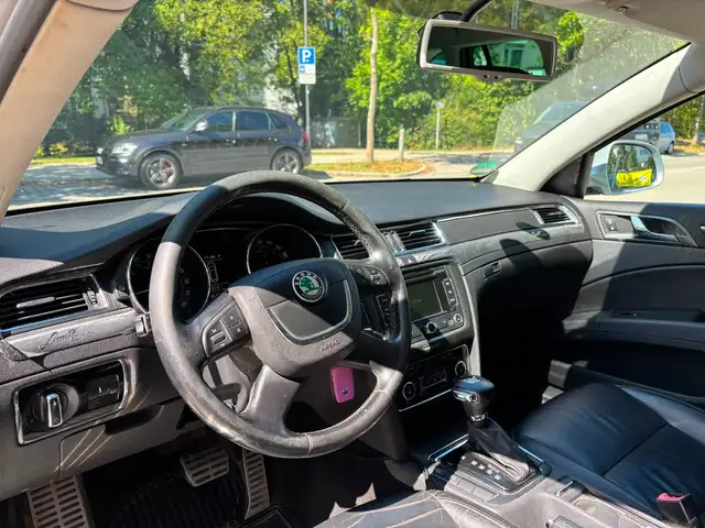 Skoda Superb view 11