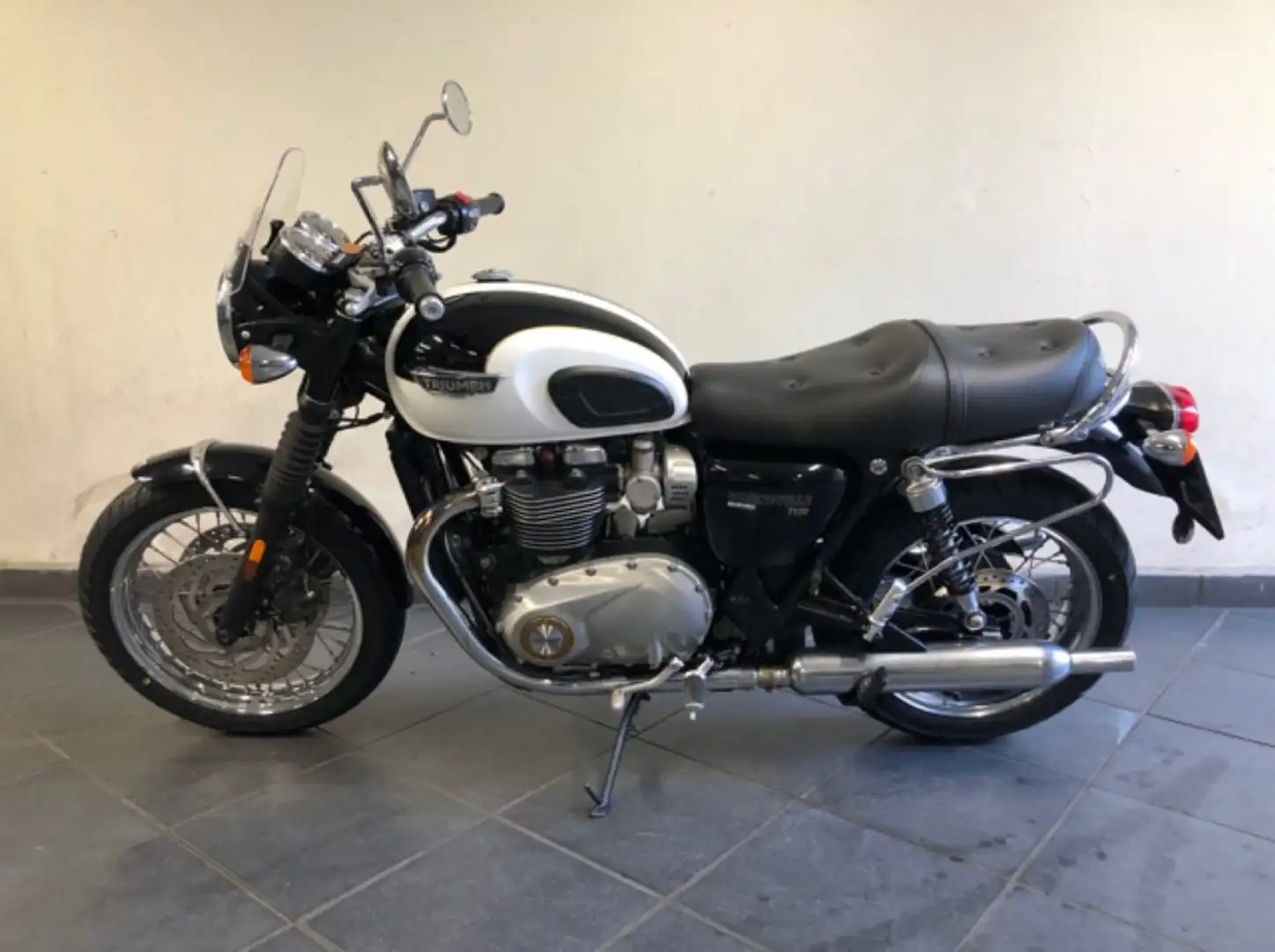 Triumph Bonneville T120 Naked Alb - 2