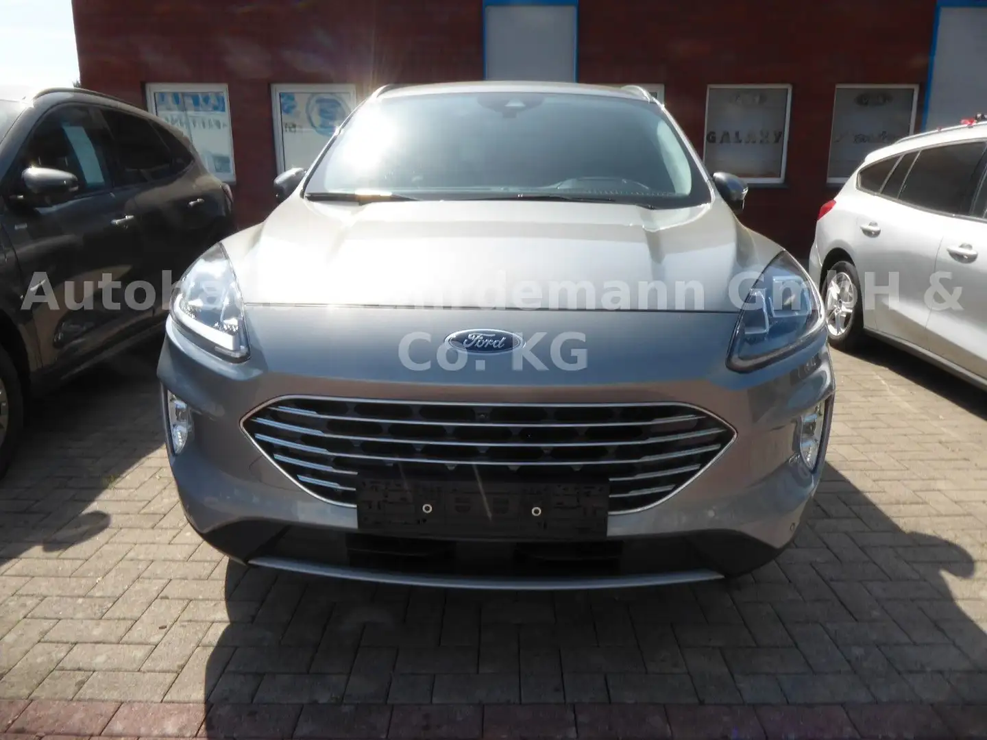 Ford Kuga Plug-In Hybrid Titanium X Grau - 2