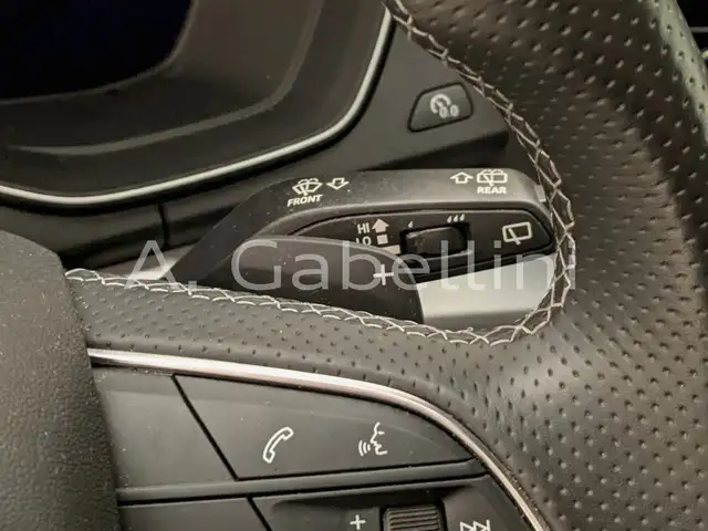 Audi Q5 view 11