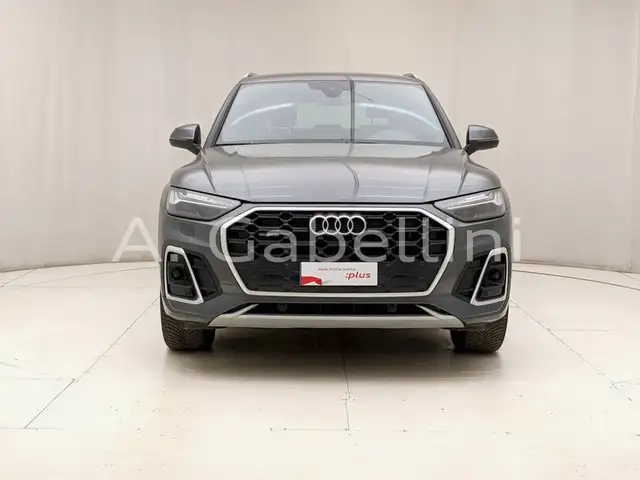 Audi Q5 view 2