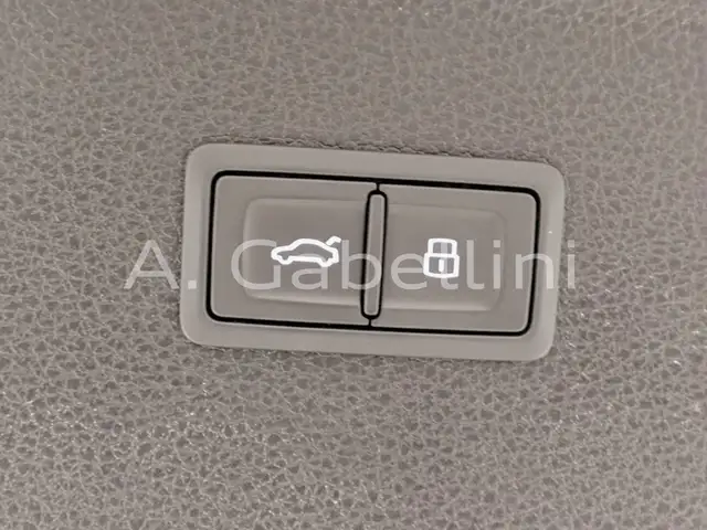 Audi Q5 view 8