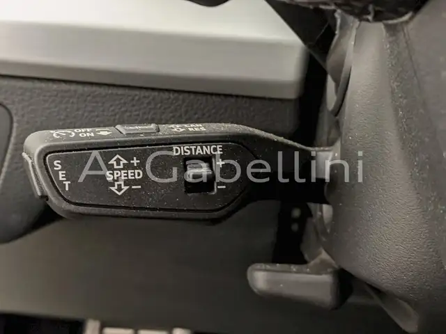 Audi Q5 view 10