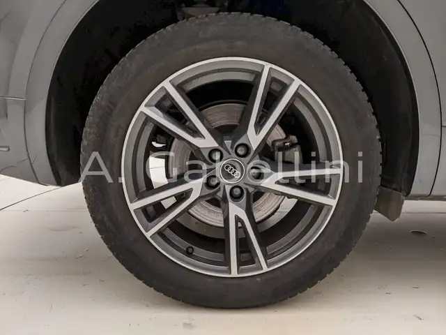 Audi Q5 view 9