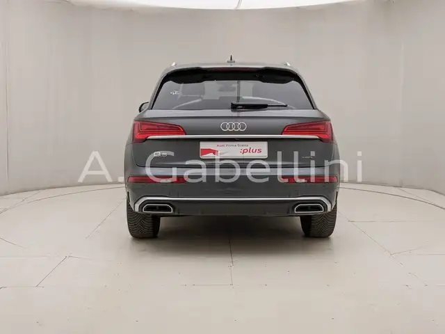 Audi Q5 view 5
