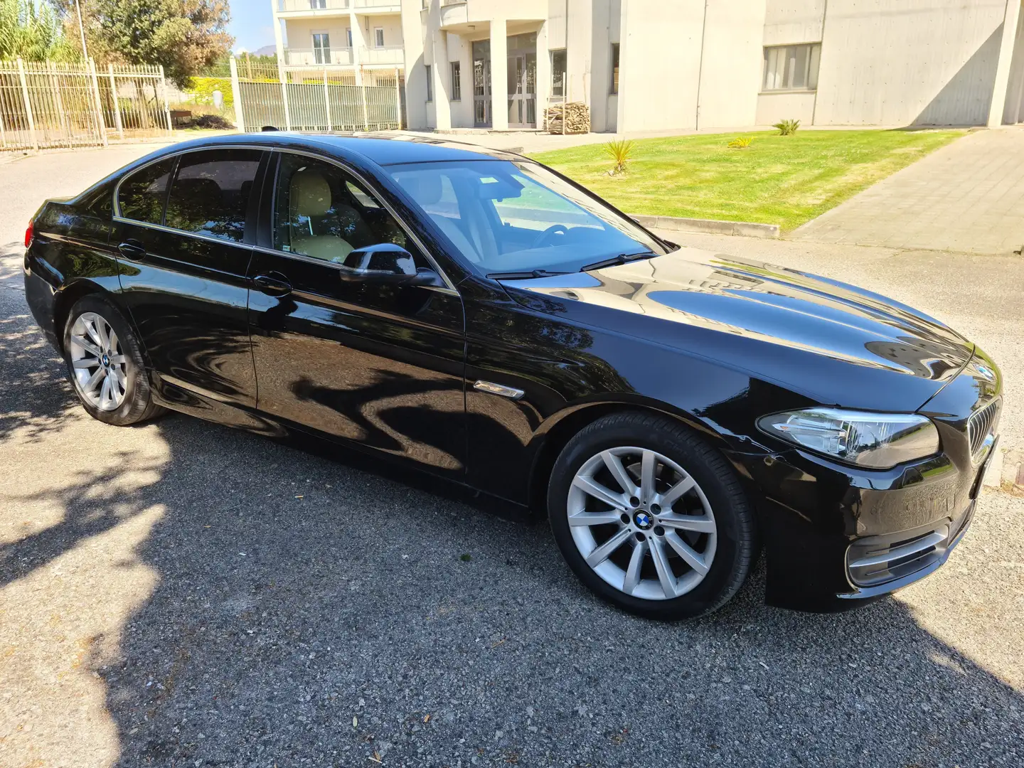 BMW 520 Serie 5 F10 Berlina 520d Business 184cv auto E6 Nero - 1
