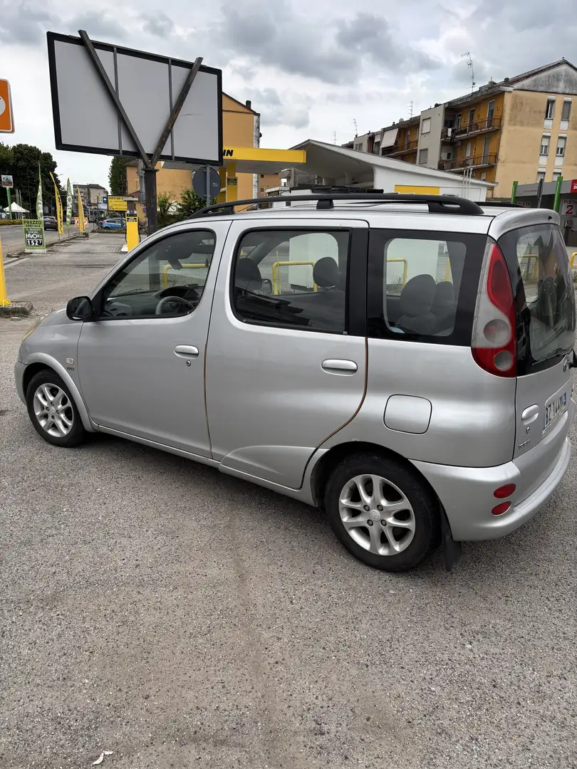 Toyota Yaris Verso 1.3 Sol - 1
