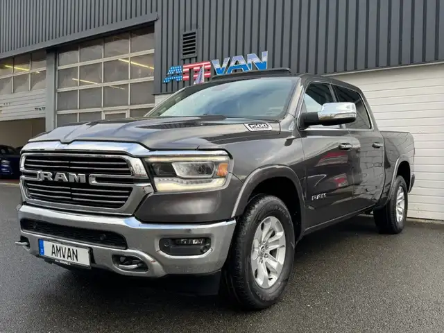 Dodge RAM 1500 CrewCab Laramie 5.7 HEMI 4x4 Pano