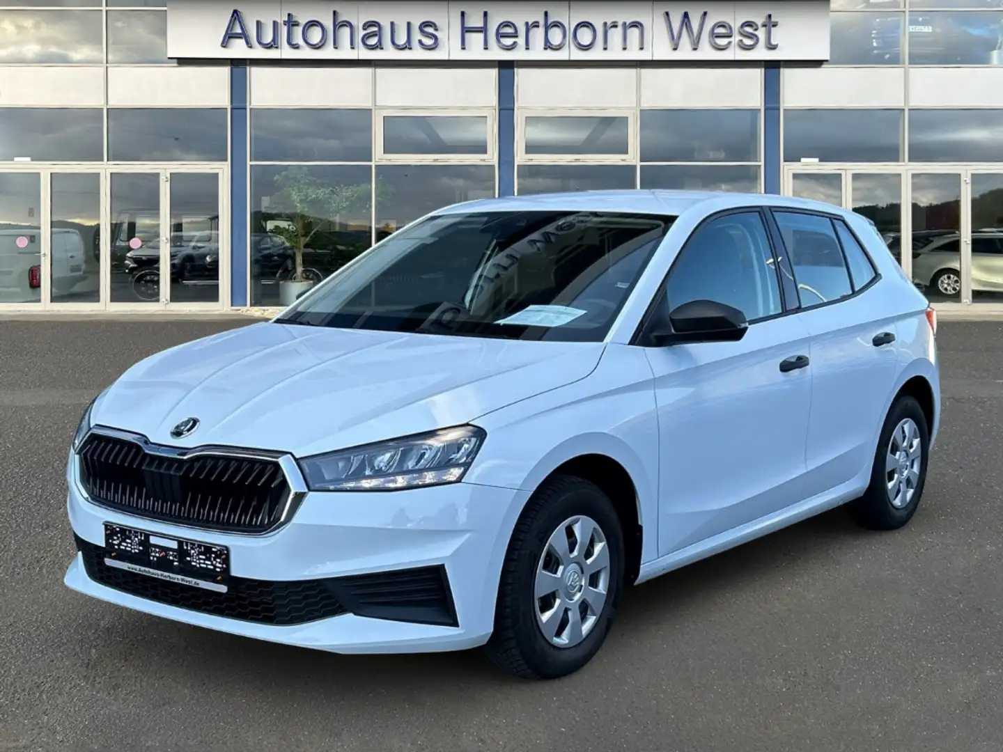 Skoda Fabia 1.0 TSI Essence LED Allwetterreifen Klima PDC hint Blanc - 1