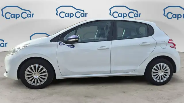 Peugeot 208 view 2