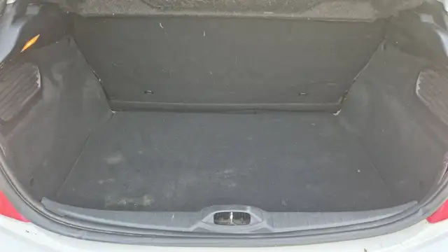 Peugeot 208 view 14
