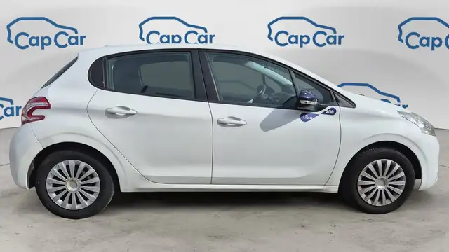 Peugeot 208 view 4
