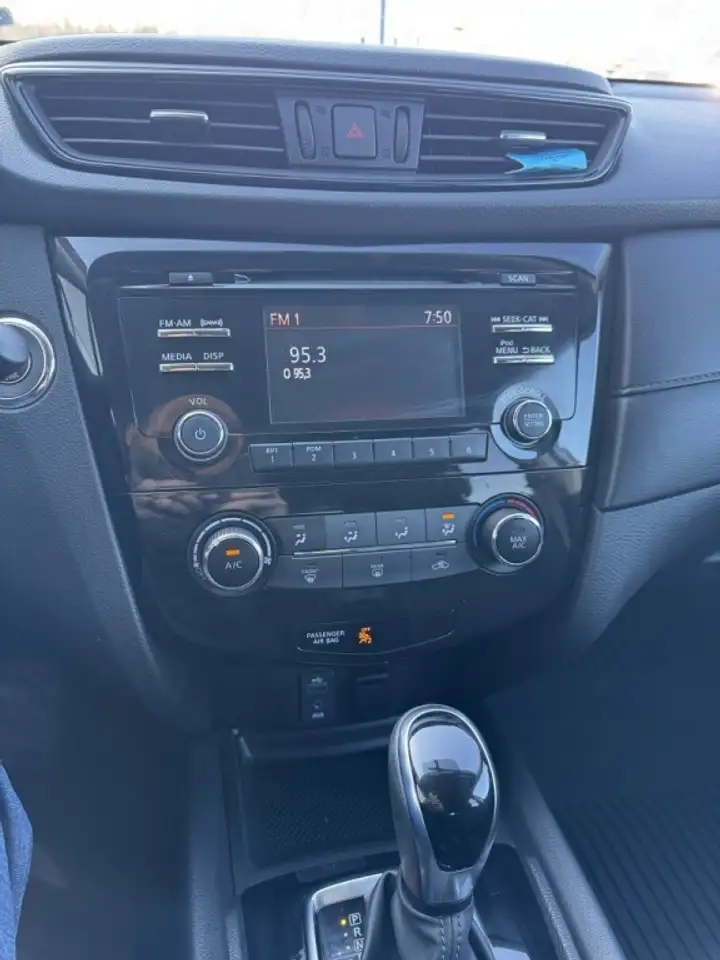 Nissan Rogue снимка Nissan Rogue