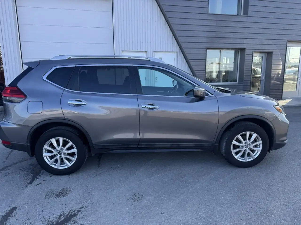 Nissan Rogue снимка Nissan Rogue