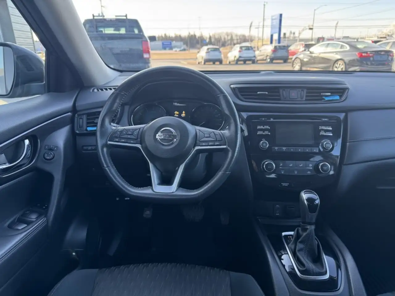 Nissan Rogue снимка Nissan Rogue