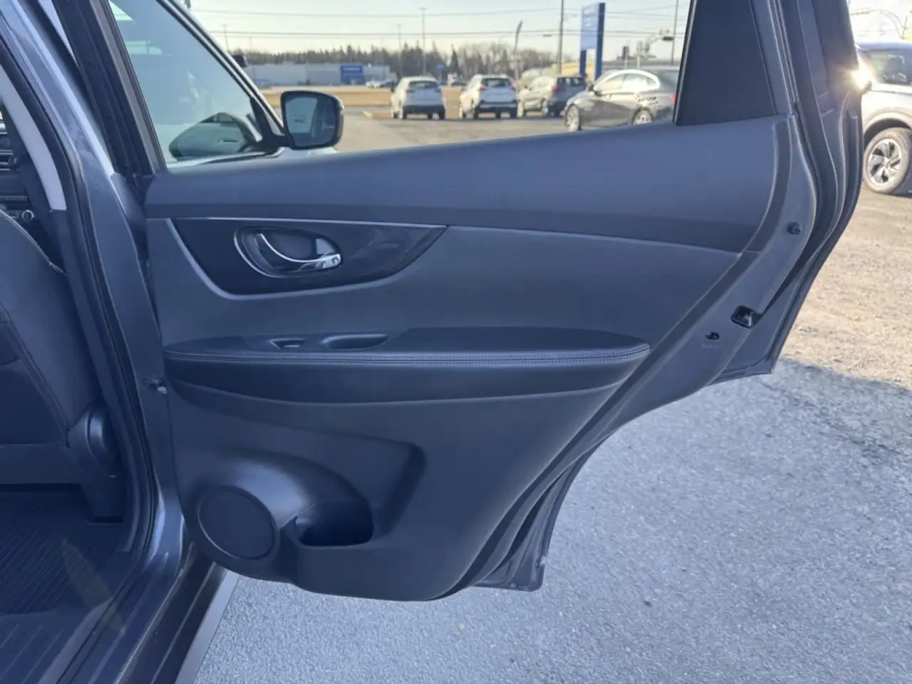 Nissan Rogue снимка Nissan Rogue