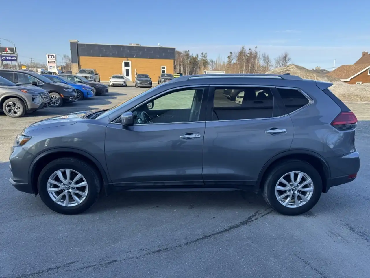 Nissan Rogue снимка Nissan Rogue
