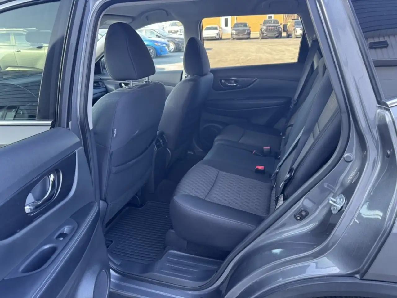 Nissan Rogue снимка Nissan Rogue